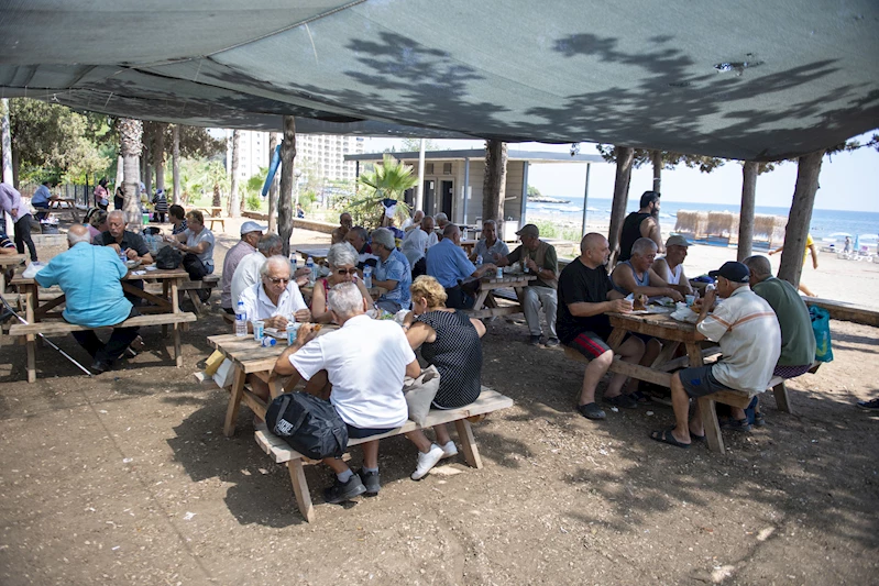 Büyükşehir’in Emekli Evi Üyeleri, Kumkuyu Plajı’nda Bir Araya Geldi