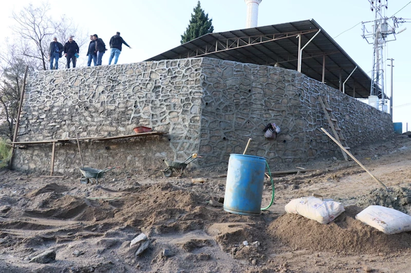Nazilli Belediyesi’nden Eycelli’ye kale gibi duvar