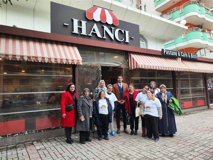ENGELLİ BİREYLER MUTFAKTA BÖREK AÇTI ENGELSİZ MUTFAK ATÖLYESİ ÇALIŞMALARI BAŞLADI