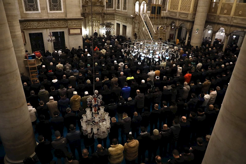 Regaip Kandili’nde Eyüp Sultan Camii doldu taştı