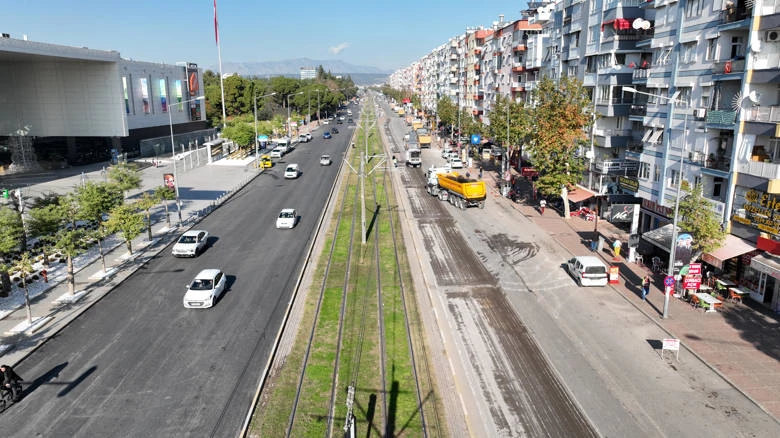 Namık Kemal Bulvarı’nda sıcak asfalt çalışmaları sürüyor