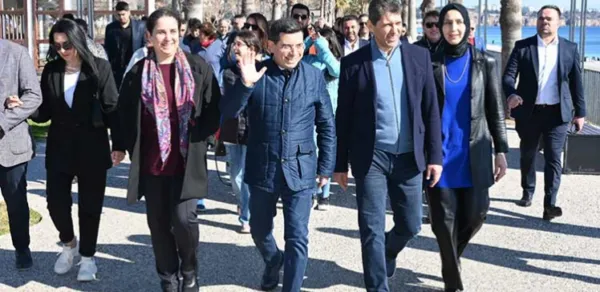 TÜTÜNCÜ ANTALYA’YI KARIŞ KARIŞ GEZİYOR.. PAROLA ‘ALTIN ÇAĞ BAŞLIYOR’