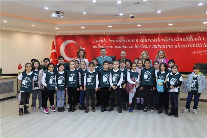 ÇEVRECİ ÖĞRENCİLERDEN BAŞKAN YÜCEL’E ZİYARET