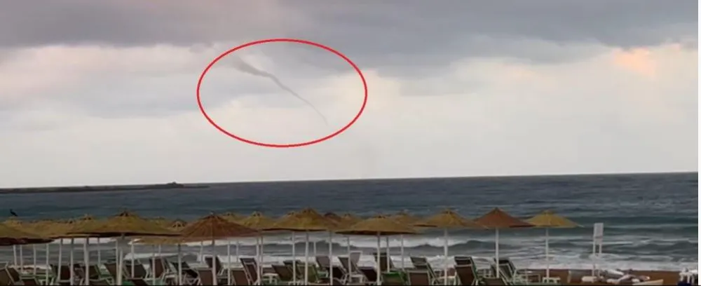 ANTALYA’DA HORTUM VE SAĞANAK.. TATİLCİ SEYRETTİ SERALAR ZARAR GÖRDÜ