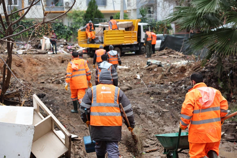 Sel bölgesinde hummalı çalışma