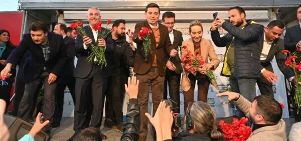 TÜTÜNCÜ.. ‘ANTALYA’YA GERÇEK BELEDİYECİLİK YENİDEN GELECEK’