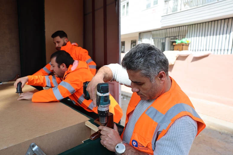 Büyükşehir’den selzedelere eşya yardımı