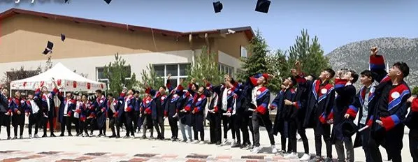 BUCAK’TAKİ BU OKULDAN MEZUN OLAN 25 BİN TL İLE İŞE BAŞLIYOR