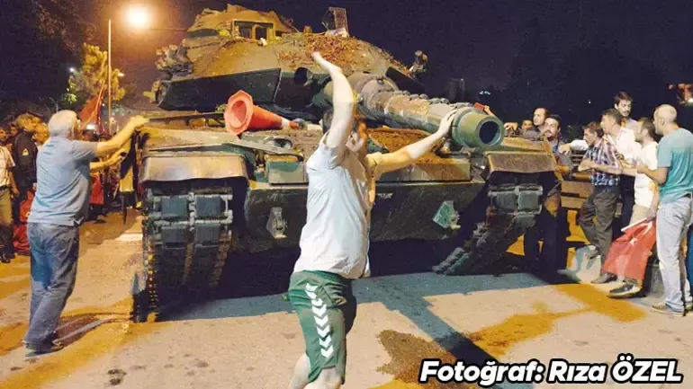 DARBE GİRİŞİMİNİN 8. YILINDA KÜRESEL ANMA.. VE DEMOKRASİ NÖBETİ