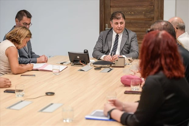 İmzalar atıldı