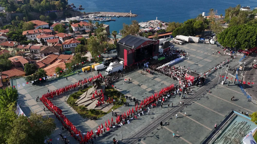 ANTALYA BÜYÜK ZAFERİ COŞKUYLA KUTLADI
