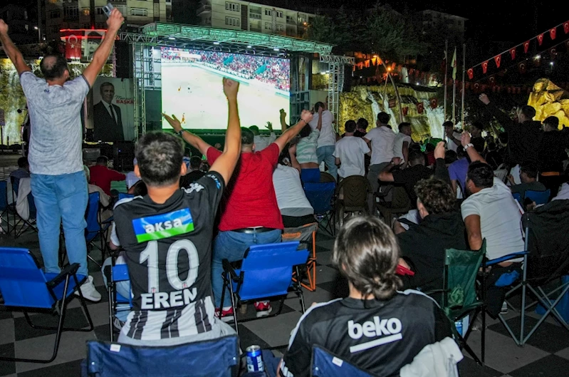 Keçiören’de milli maç coşkusu