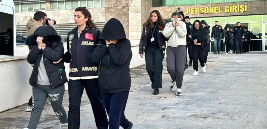 ‘BİZİM OYUNUMUZU KİMSE BOZAMAZ’ DEYİP KADINLARA FUHUŞ YAPTIRDILAR