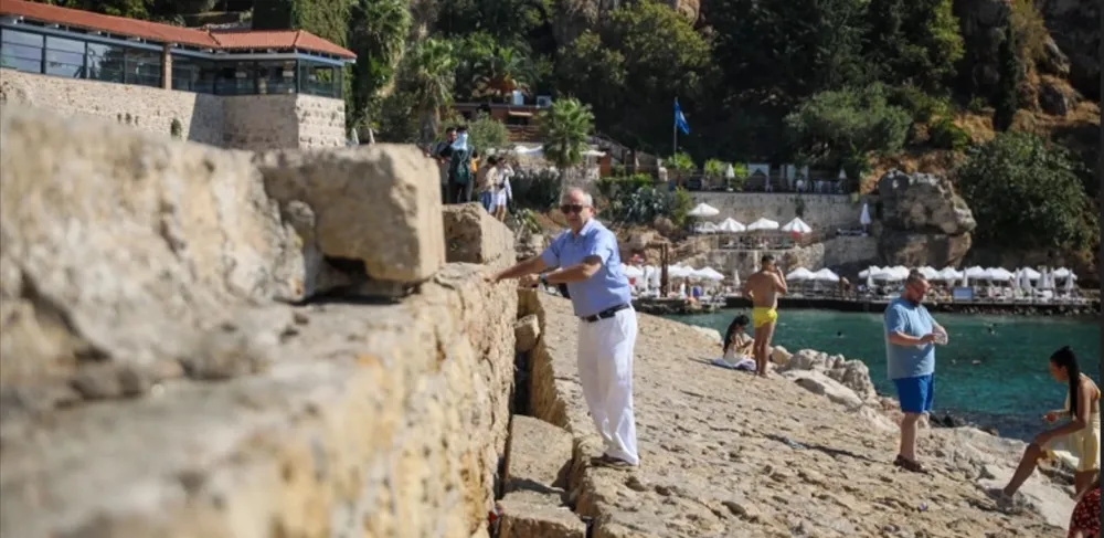 ÇATLAKLAR GENİŞLİYOR.. ANTALYA