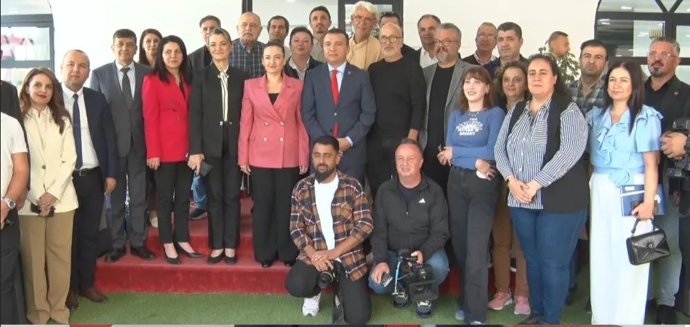 ÖZDEMİR.. ‘MUHİTTİN BAŞKAN GÜNDEN GÜNE KİLO VERİYOR BAĞIŞIKLIĞI DÜŞÜYOR’