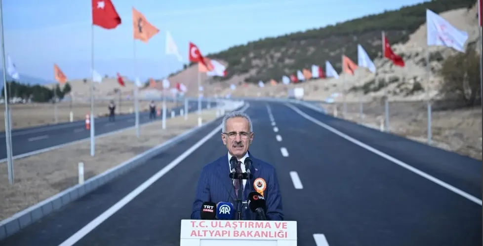 BAKAN URALOĞLU YARIN GELİYOR.. : ANTALYA TRAFİĞİNİ RAHATLATACAK DEV YATIRIMLAR DEVREYE GİRİYOR