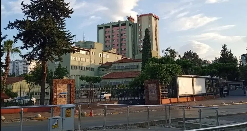 YERİNE YENİSİ YAPILACAK.. ATATÜRK DEVLET HASTANESİ ‘ACİL’ DIŞINDA KAPANIYOR