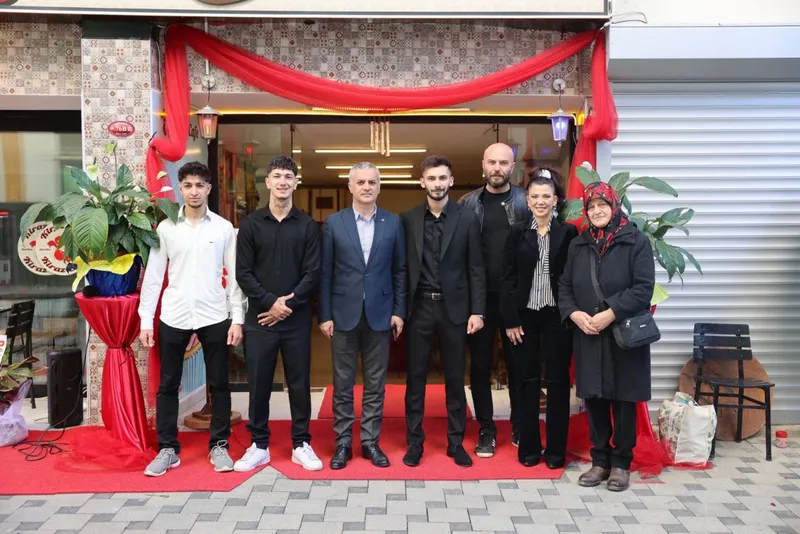 Yomra Belediye Başkanı Kiraz Cafe