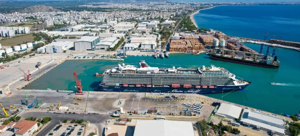 ASBESTLİ OLANLAR BELİRLENDİ.. ANTALYA LİMANI’NDA 15 YILLIK YAPILAR YIKILACAK