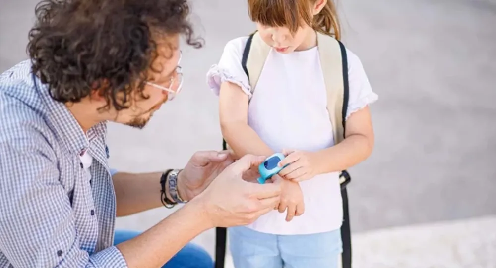 DERSLER ‘GİZLİ KAYIT’ ALTINDA.. OKULLARDA AKILLI SAAT ALARMI