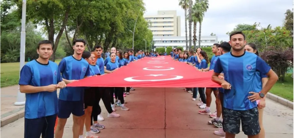 AKDENİZ ÜNİVERSİTESİ CUMHURİYET İÇİN KOŞTU