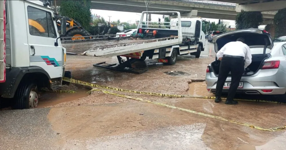 ANTALYA İLK YAĞIŞTA SINIFTA KALDI.. VATANDAŞLAR ATEŞ PÜSKÜRDÜ
