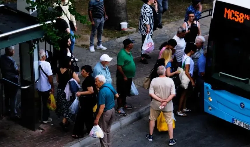 ANTALYA’DA FİYATLAR ZİRVEDE.. EMEKLİLER İÇİN TOPLU ULAŞIM LÜKS OLDU
