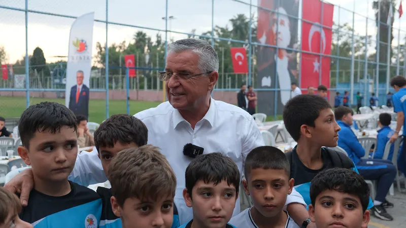Kemer Belediye Başkanı Topaloğlu, sporcular için mangal partisi düzenledi
