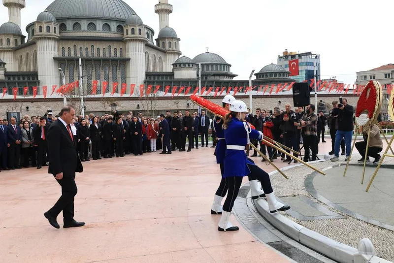 TAKSİM’DE CUMHURİYET’İN 102. YIL KUTLAMASI