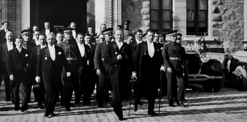 TÜRKİYE CUMHURİYETİ 102 YAŞINDA.. ‘EGEMENLİK KAYITSIZ, ŞARTSIZ MİLLETİNDİR’