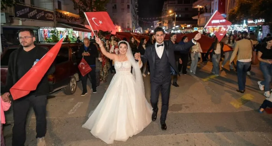ANTALYA’DA GELİNLE DAMAT DÜĞÜNDEN ÖNCE FENER ALAYINA KATILDI