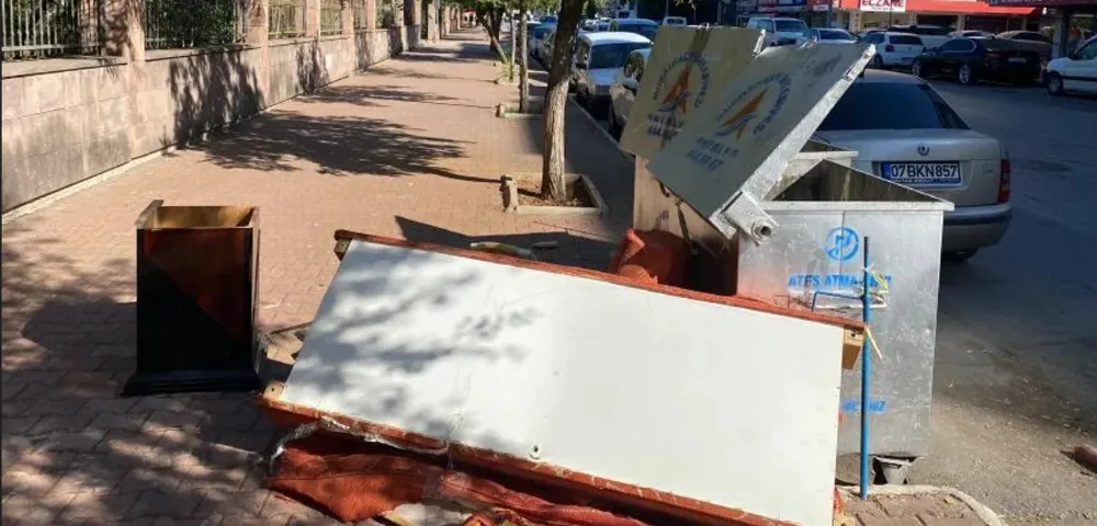 BURASI ANTALYA MURATPAŞA.. HASTANE ÖNÜNDEKİ GÖRÜTÜLERE BAKIN