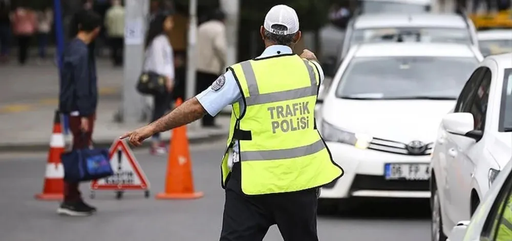 TRAFİKTE CEZALAR CAN YAKACAK.. ŞEHİR İÇİNDE 45 KİLOMETRE HIZI GEÇEN YANDI