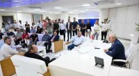 Kepez Belediye Başkanı Mesut Kocagöz, halk gününde vatandaşlarla bir araya geldi
