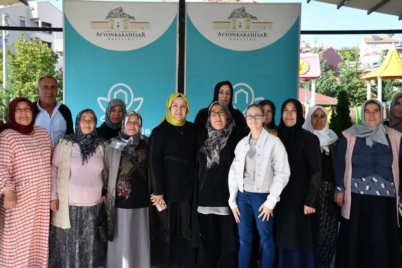 İscehisar Belediye Başkanı Seyhan Kılınçarslan, Kadınlara Özel Halk Günü Toplantısında Mahalle Sakinleriyle Buluştu