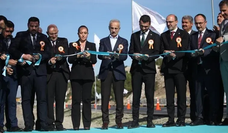 BAKAN URALOĞLU.. ‘TARIMIN TURİZMİN VE TİCARETİN KALBİNE GİDEN BİR YOL AÇIYORUZ’