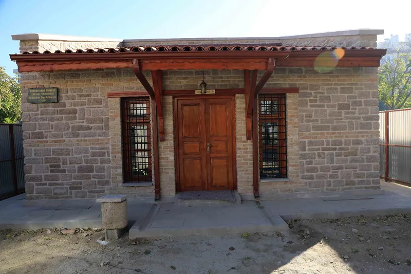 Burhan Dede Türbesi Aslına Uygun Şekilde Restore Edildi