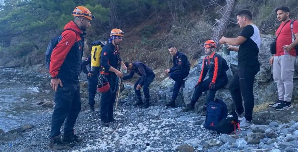 ANTALYA’DA DAĞLIK ALANDA MAHSUR KALDI AFAD VE JANDARMA KURTARDI