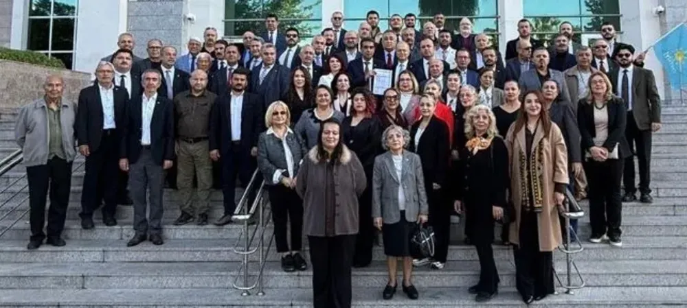 İYİ PARTİ ANTALYA’DA GÜVEN TAZELEYEN ALİ ADNAN KAYA MAZBATASINI ALDI