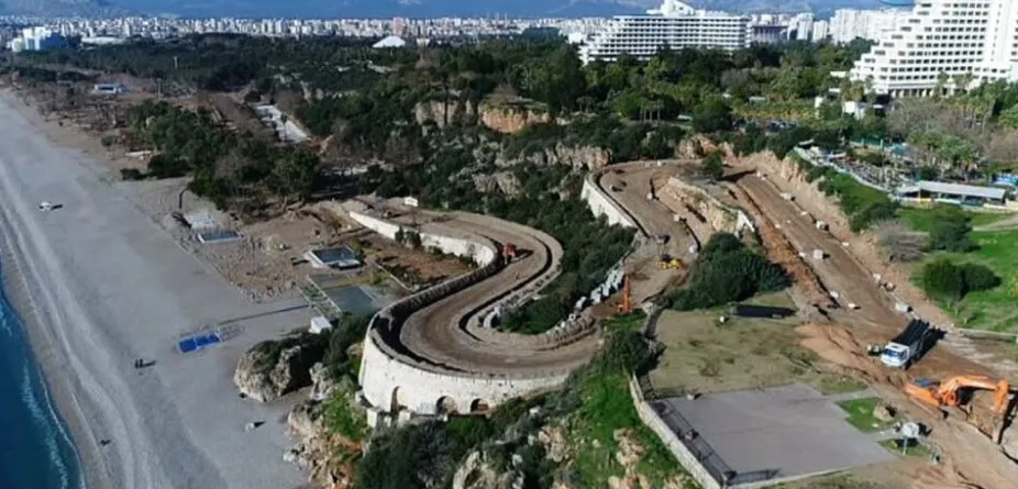 ANTALYA’DA 50 TL VERMEYEN BU YOLDAN GEÇEMİYOR.. 