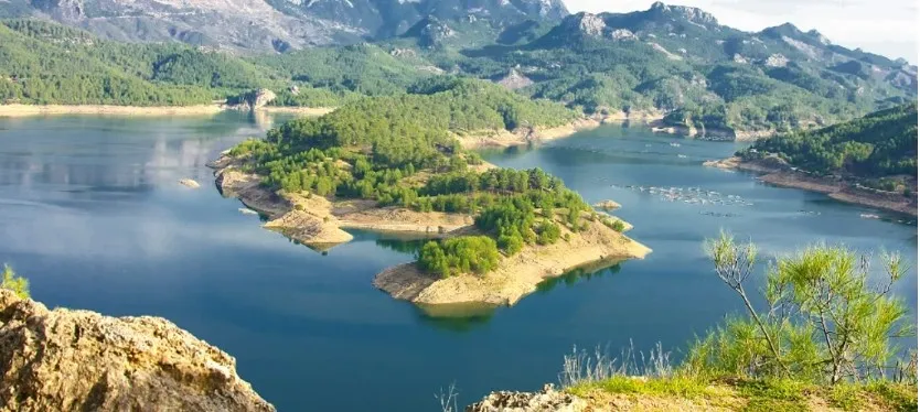 ANTALYA’NIN İÇME SUYU KAYNAĞI OLARAK PLANLANAN ‘KARACAÖREN’E ZEHİR KARIŞTI
