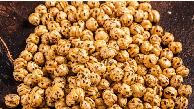 GÜNDE BİR AVUÇ YETİYOR.. KAVRULMUŞ LEBLEBİ TÜKETENE GÜN DOĞDU