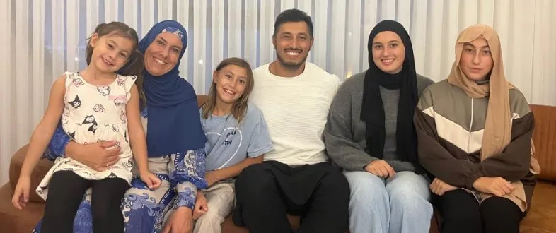 KOCASININ YAŞAM TARZINDAN ETKİLENEN ALMAN JESSİCA MÜSLÜMAN OLDU