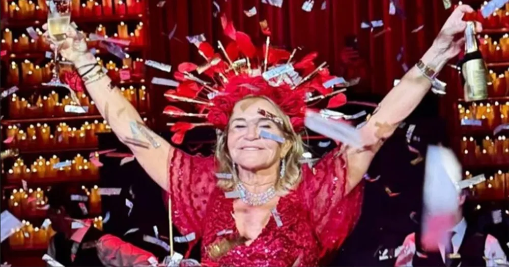 SOSYETE AYŞEGÜL DİNÇKÖK’ÜN DOĞUM GÜNÜ PARTİSİNİ KONUŞUYOR