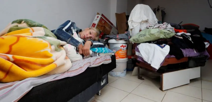 EVİNİ KİRAYA VERDİ.. ŞİMDİ AYNI APARTMANIN BODRUMUNDA YAŞIYOR