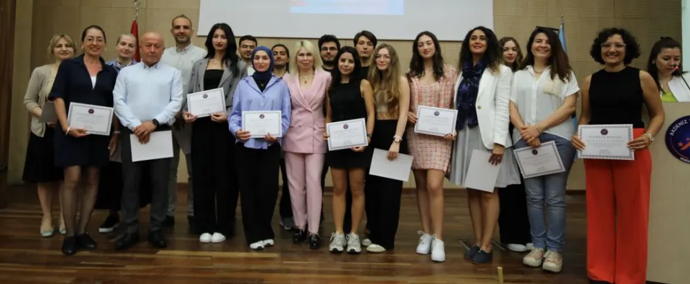 AKDENİZ ÜNİVERSİTESİ ÖĞRENCİLERİNİN PROJE BAŞARISI ÖDÜLLENDİRİLDİ