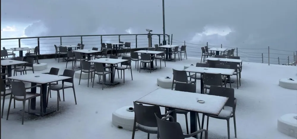 ANTALYA ŞAŞKINA DÖNDÜ.. MAYIS SONUNDA KEMER’E KAR YAR YAĞDI