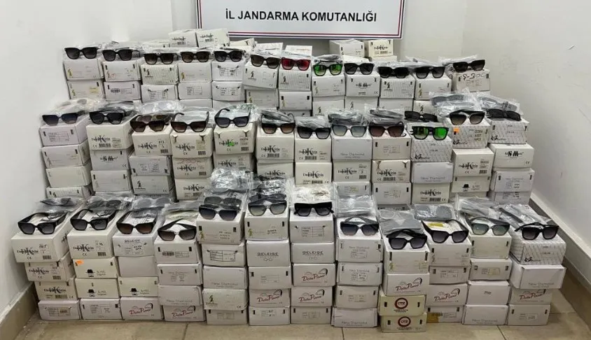 ANTALYA’DA 16 BİN ADET KAÇAK GÜNEŞ GÖZLÜĞÜ YAKALANDI