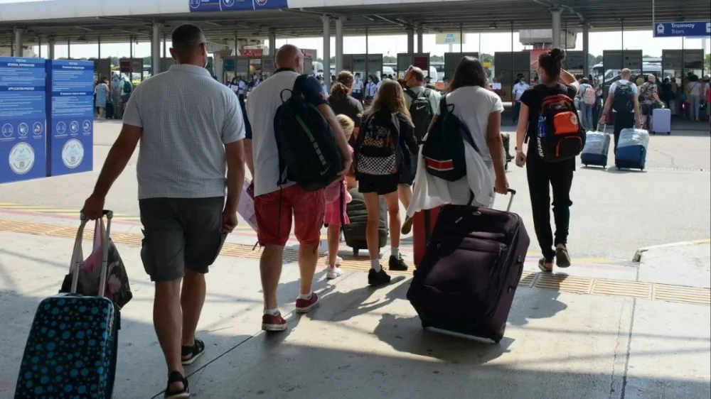 ANTALYA’DA OTELLER DOLMADI.. ‘TÜRKİYE PAHALI MISIR VE YUNANİSTAN ÖNE GEÇTİ’