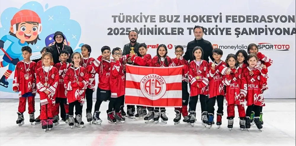 MİNİK AKREPLER ANKARA’DA BUZ ÜSTÜNE ÇIKTI